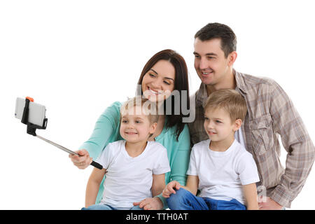 Happy Family, selfie mit selfie Stick isoliert auf weißem Stockfoto