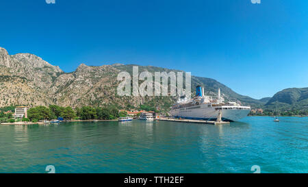 Befestigungsmauer in Kotor, Montenegro Stockfoto