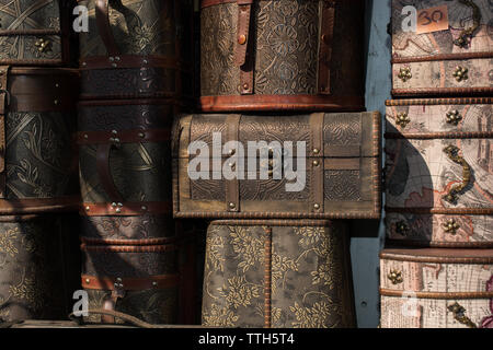 Satz von Holzkisten hellbraune Farbe Stockfoto