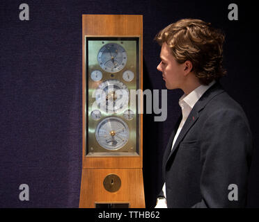 Bonhams, London, UK. 17. Juni 2019. Bonhams feine Uhren Vorschau der Verkauf am 19. Juni 2019. Drei Monat astronomische Longcase Zeitmesser von Jarvis, Hastings, 1984, £ treffen sich 15.000-20.000. Credit: Malcolm Park/Alamy Leben Nachrichten. Stockfoto