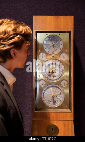 Bonhams, London, UK. 17. Juni 2019. Bonhams feine Uhren Vorschau der Verkauf am 19. Juni 2019. Drei Monat astronomische Longcase Zeitmesser von Jarvis, Hastings, 1984, £ treffen sich 15.000-20.000. Credit: Malcolm Park/Alamy Leben Nachrichten. Stockfoto