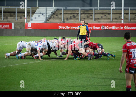 Gloucester 2 Team pack nehmen die Belastung gegen Exeter Chiefs 2 Kader Kingsholm Stadion, Gloucester, Großbritannien Stockfoto