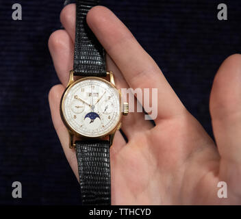 Bonhams, London, UK. 17. Juni 2019. Patek Philippe. Eine sehr seltene und feine manuelle Wind 18K Gold ewiger Kalender Chronograph Armbanduhr mit Mondphase, hergestellt 1947, verkauft 6. April 1948, Schätzung, £ 250,000-300,000. Credit: Malcolm Park/Alamy Leben Nachrichten. Stockfoto