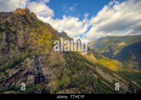 Sehr schönes Tal in den Pyrenäen von Spanien (Tal name ist Vall de Nuria) Stockfoto