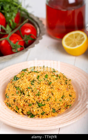 Traditionelle türkische Speisen bulgur Salat Stockfoto