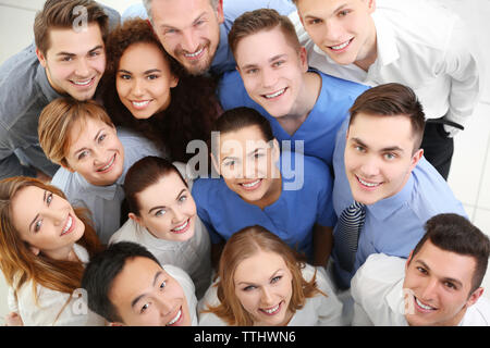Gruppe von Menschen zusammen, Ansicht von oben Stockfoto
