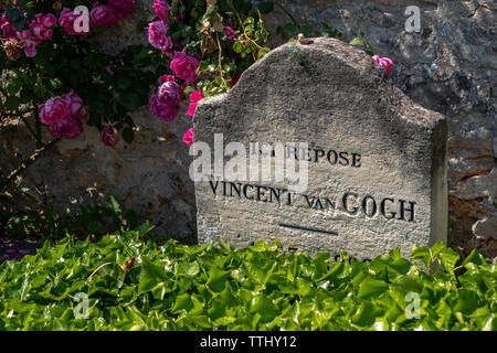 Das Grab von Vincent Van Gogh auf dem Friedhof von Auvers-sur-Oise, Frankreich Stockfoto