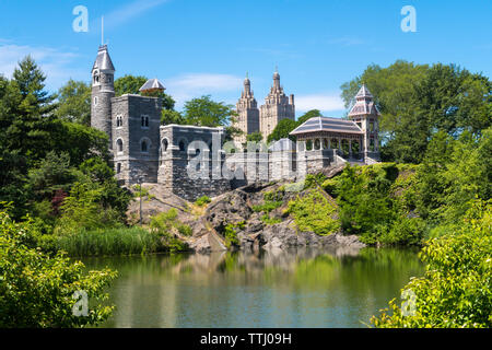 Schloss Belvedere und Schildkröte Teich im Central Park, New York City, USA Stockfoto