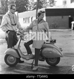 Mode in den 50er Jahren. Als motor Mode und geeignet, beim Einsatz Mopeds und Motorräder beschrieben. Strapazierfähige Hosen und Jacken. Schweden Febrary 1959 Stockfoto