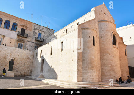 Teil der Päpstlichen Basilika di San Nicola (Basilika des Heiligen Nikolaus), Kirche in Bari, Süditalien, wichtige Wallfahrt. Stockfoto