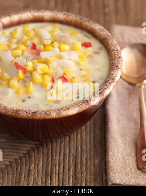 Close-up von Mais Suppe in der Schüssel Stockfoto