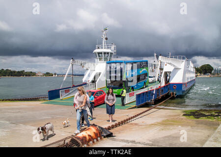 Studland Kette Fähre Andocken an studland Bay von Sandbänken, Pool, Hafen, Dorset, England, Großbritannien Stockfoto