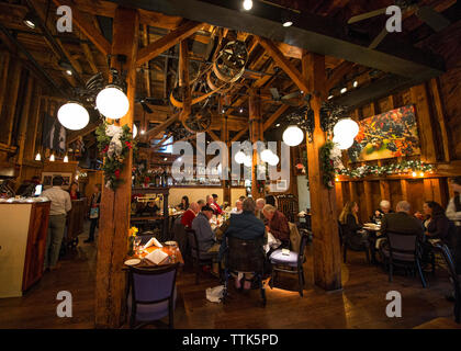 UNITED STATES - Dezember 17, 2015: Tuscarora Mill Restaurant, auch bekannt als "Tuskies" in der Innenstadt von Leesburg, Virginia an den Markt Station ist für den Satz Stockfoto