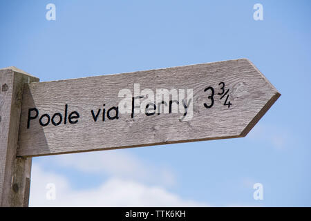 Fußweg Zeichen von Studland, Pool und Old Harry Rocks, Dorset, England, Großbritannien Stockfoto