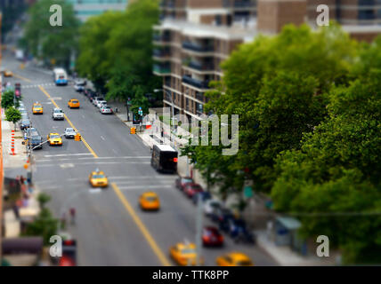 Tilt-shift Bild von Fahrzeugen auf der Straße Stockfoto