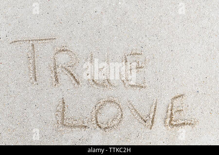 Wahre Liebe Text in Strand Sand geschrieben Stockfoto