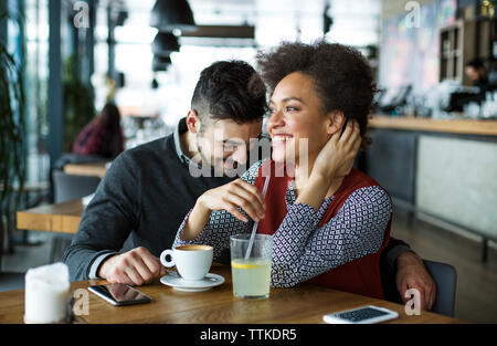 Happy business paar Getränke im Café Stockfoto