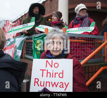 Willesden Magistrates' Court, London, UK. 18. Januar, 2016. Die demonstranten Stadium eine Rallye außerhalb Willesden Magistrates' Court im Norden von London. Der Dämon Stockfoto
