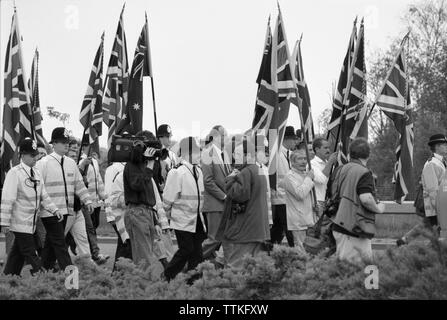 Eine Demonstration März in East London, England, die von der BNP, British National Party, eine rechtsextreme Partei aktiv von 1982 bis in die Gegenwart gehalten. Stockfoto