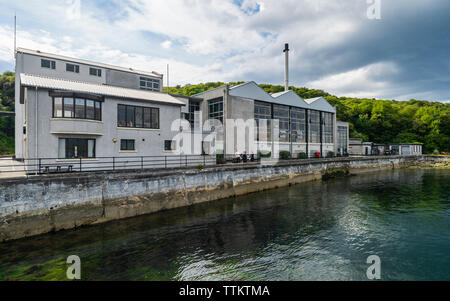 Ansicht der Caol Ila Distillery auf der Insel Islay im Inneren Hebriden von Schottland, Großbritannien Stockfoto