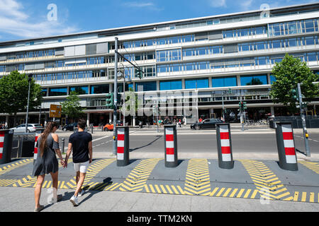 Sicherheit Sperren an der Budapester Straße am Europa Center in Berlin, Deutschland Stockfoto