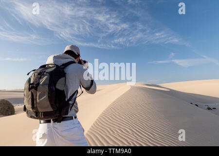 20 30 Jahre Fotograf, Foto von Sanddünen auf Fuerteventura Stockfoto