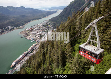 USA, Alaska, Juneau, Aussicht vom Mount Roberts Tramway der Hafen in Juneau Stockfoto