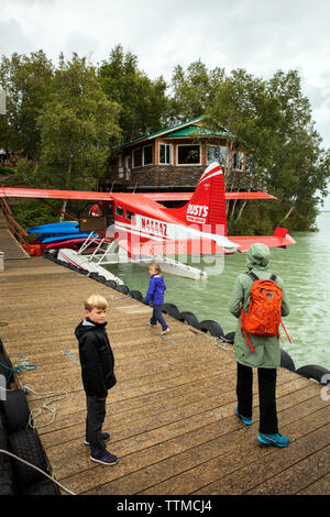 USA, Alaska, Redoute Bay, Big River Lake, Ankunft auf dem Wasserflugzeug zu Redoubt Bay Lodge Stockfoto