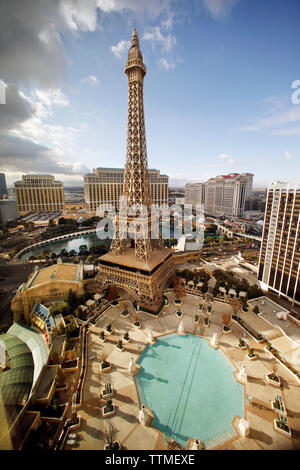 USA, Nevada, Las Vegas, der Eiffelturm aus einer Suite im Paris Las Vegas Hotel & Casino, Sin City Stockfoto