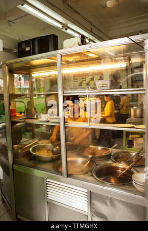Philippinen, Manila, Straßenszene in China Town, einem klimatisierten Fast Food Restaurant in der Binando Bezirk Stockfoto