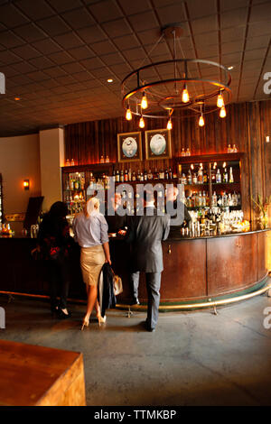 USA, Kalifornien, San Francisco, die Bar im txoko Restaurant in North Beach. Stockfoto