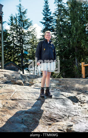 Kanada, Vancouver, British Columbia, Portrait von Bert gamerschlag an der Spitze der Grouse Mountain nach Beendigung der Schleifen Wanderung Stockfoto