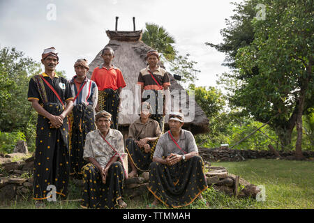 Indonesien, Flores, Indonesien, Flores, Portrait von älteren Männer im Dorf von Kampung Tutubhada in Rendu Stockfoto