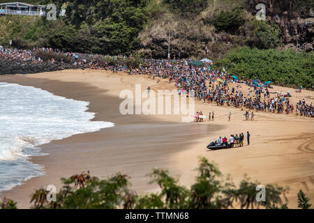 HAWAII, Oahu, North Shore, Eddie Aikau, 2016, Zuschauer, den Eddie Aikau Big Wave surfen 2016 Wettbewerb, Waimea Bay Stockfoto