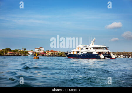 GALAPAGOS, Ecuador, Insel Santa Cruz von an Bord der M/C Ocean Spray gesehen Stockfoto