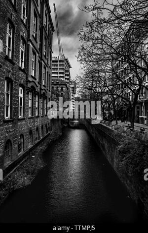 Düster, dunkler Tag in Manchester, Großbritannien Stockfoto