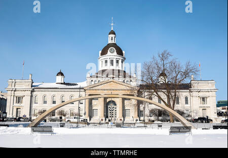 Kalkstein Rathaus Gebäude in Kingston, Ontario an einem Wintertag. Stockfoto