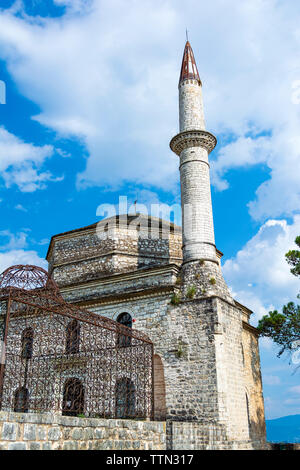 Fethiye Moschee mit dem Grab von Ali Pasha auf der Linken, Ioannina, Griechenland. Stockfoto