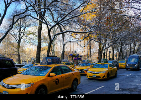 Dezember 2017 - kultige Yellow Cabs in der Nähe des Central Park in New York, USA Stockfoto