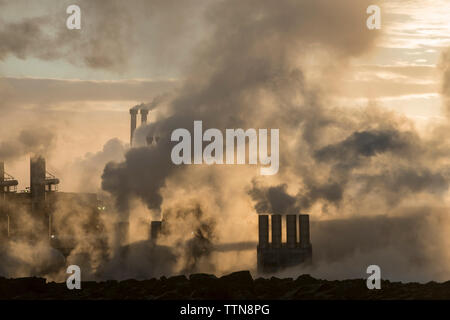 Rauch aus Fabrik Stockfoto