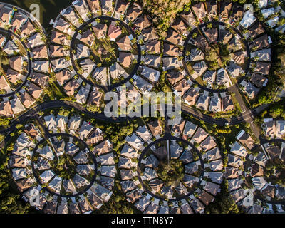 Luftaufnahme von Häusern in kreisförmigen Muster Stockfoto