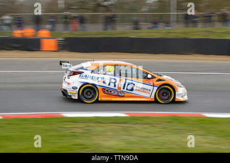 Honda Civic Type R auf Schiene, British Touring Car Championship (BTCC), Brands Hatch, erstes Rennen der Saison, April 2019 Stockfoto