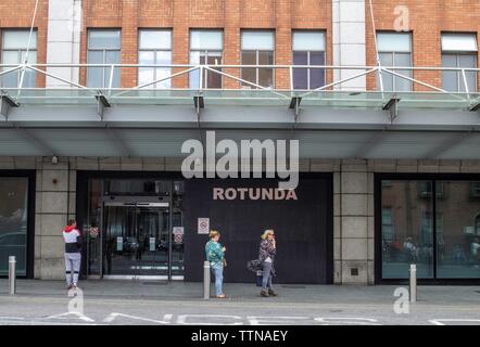 Der Eingang der Rotunde Entbindungsklinik in Parnell Street, Dublin, Irland. Als die älteste, kontinuierlich arbeitende Maternity Hospital. Stockfoto