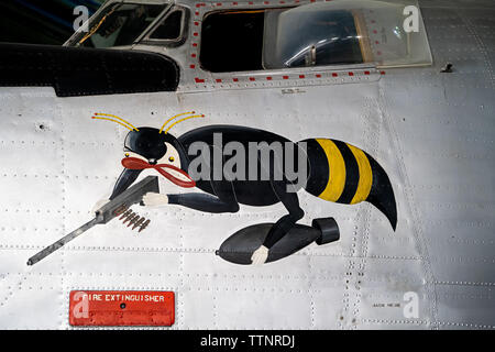 In der Nähe von Wespen nose art auf Consolidated B 24 L-20-FO Befreier, RAF Museum, London Stockfoto