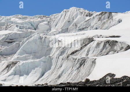 Close-up Eis fallen auf Athabasca Glacier, Jasper National Park, Alberta, Kanada. Stockfoto