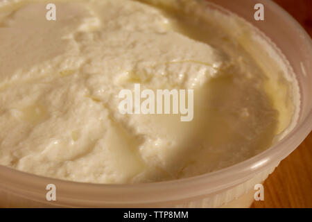 Frische, handgemachte Ziegenkäse aus Dove Song Molkerei in Berks County, Pennsylvania, USA Stockfoto