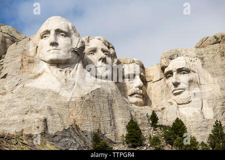 Low Angle View von Mount Rushmore National Memorial gegen Sky Stockfoto