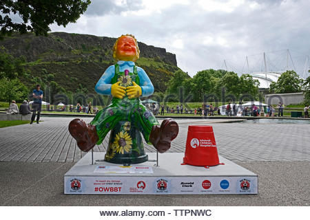 Oor Wullie Skulptur, die Schaufel voll o Unshine, außerhalb des Schottischen Parlaments, Edinburgh, Schottland Stockfoto