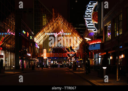 Fourth Street Live! Ein Louisville, Kentucky Dining und Entertainment Ziel auf dem berühmten Bourbon. Stockfoto