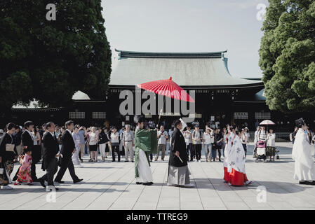 Japanische Hochzeit am Meiji-jingu Schrein Stockfoto